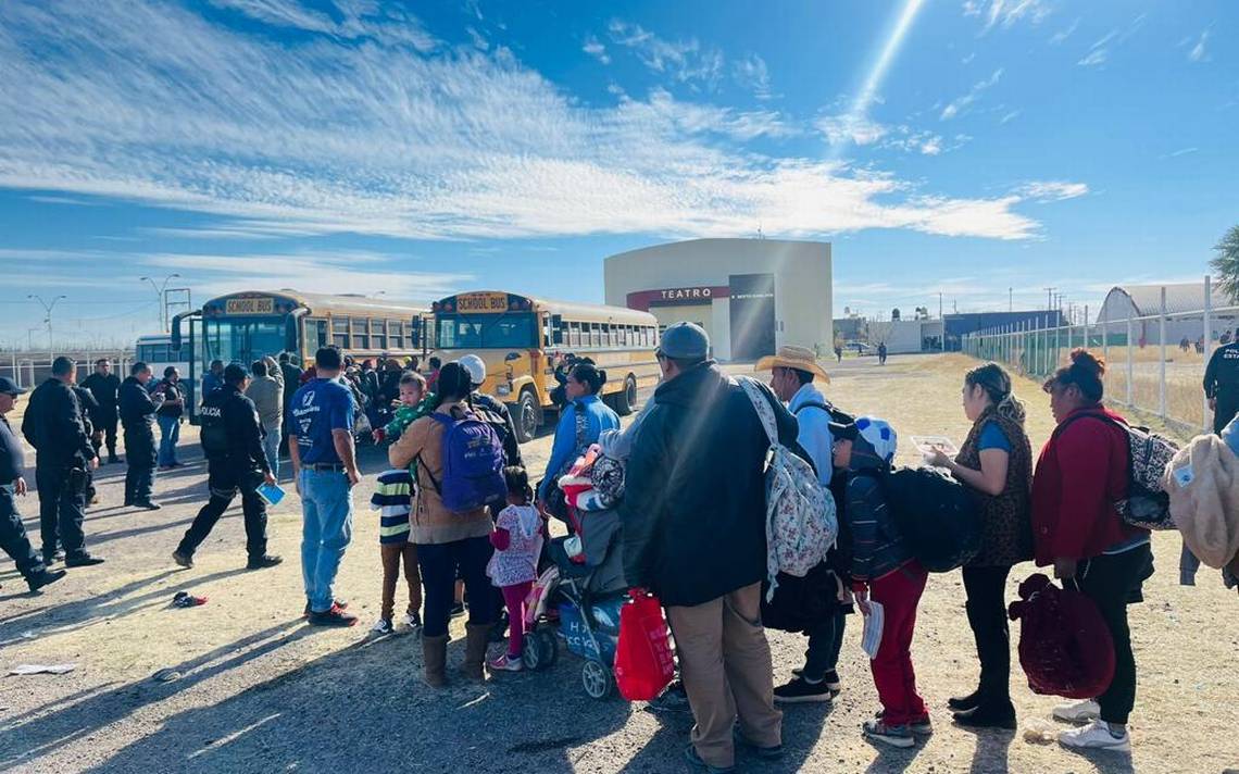 Caravana migrante retoma su camino a la frontera en busca del